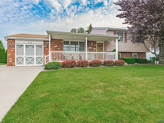 3rd image of 604 Wurlitzer Dr