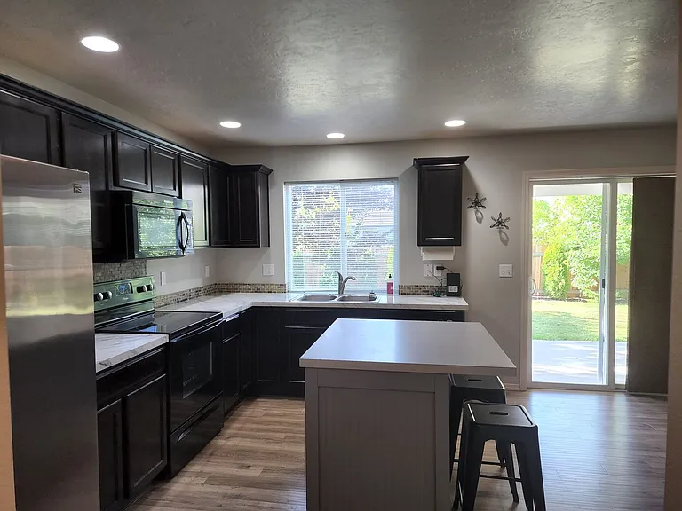 10001 W Irving St — Photo 2