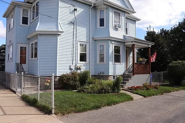 2 bed, 894 sqft, $1,600 — Photo 2
