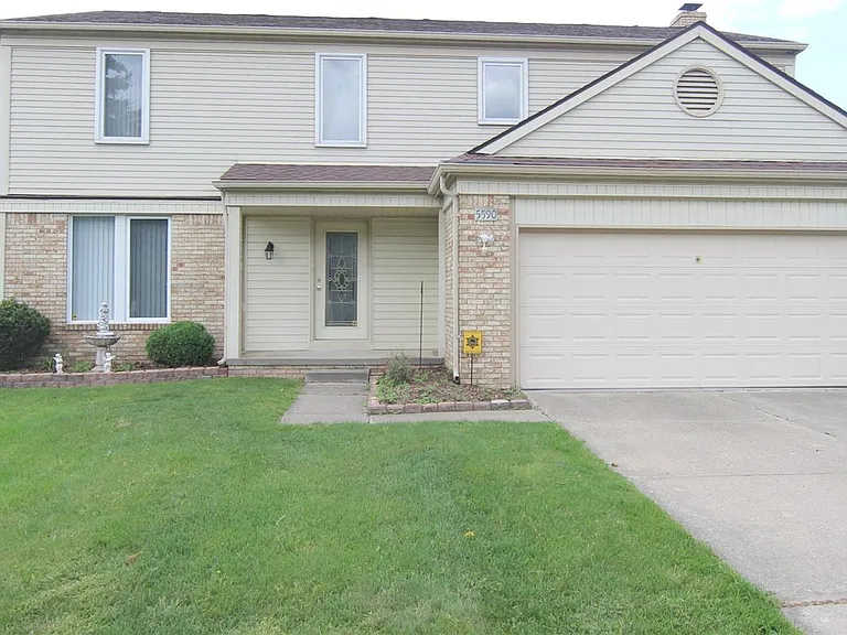 5590 Greenbriar Dr — Photo 1