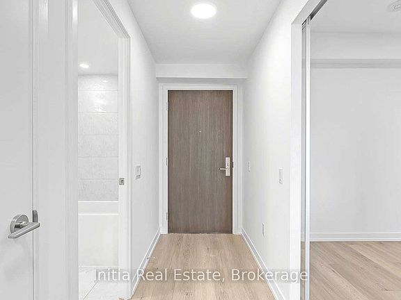 3rd image of 39 Roehampton Ave #802