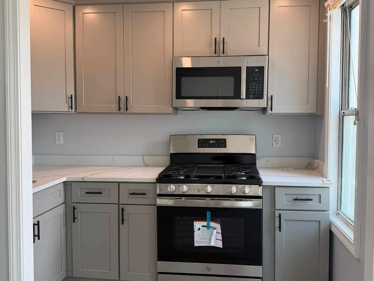 221 Beach St — Photo 3