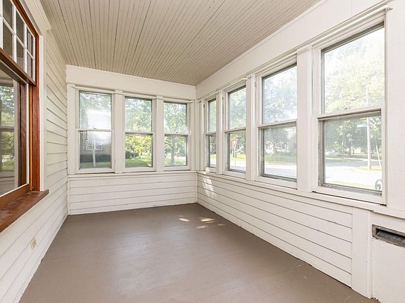 2nd image of 130 S Russell Ave