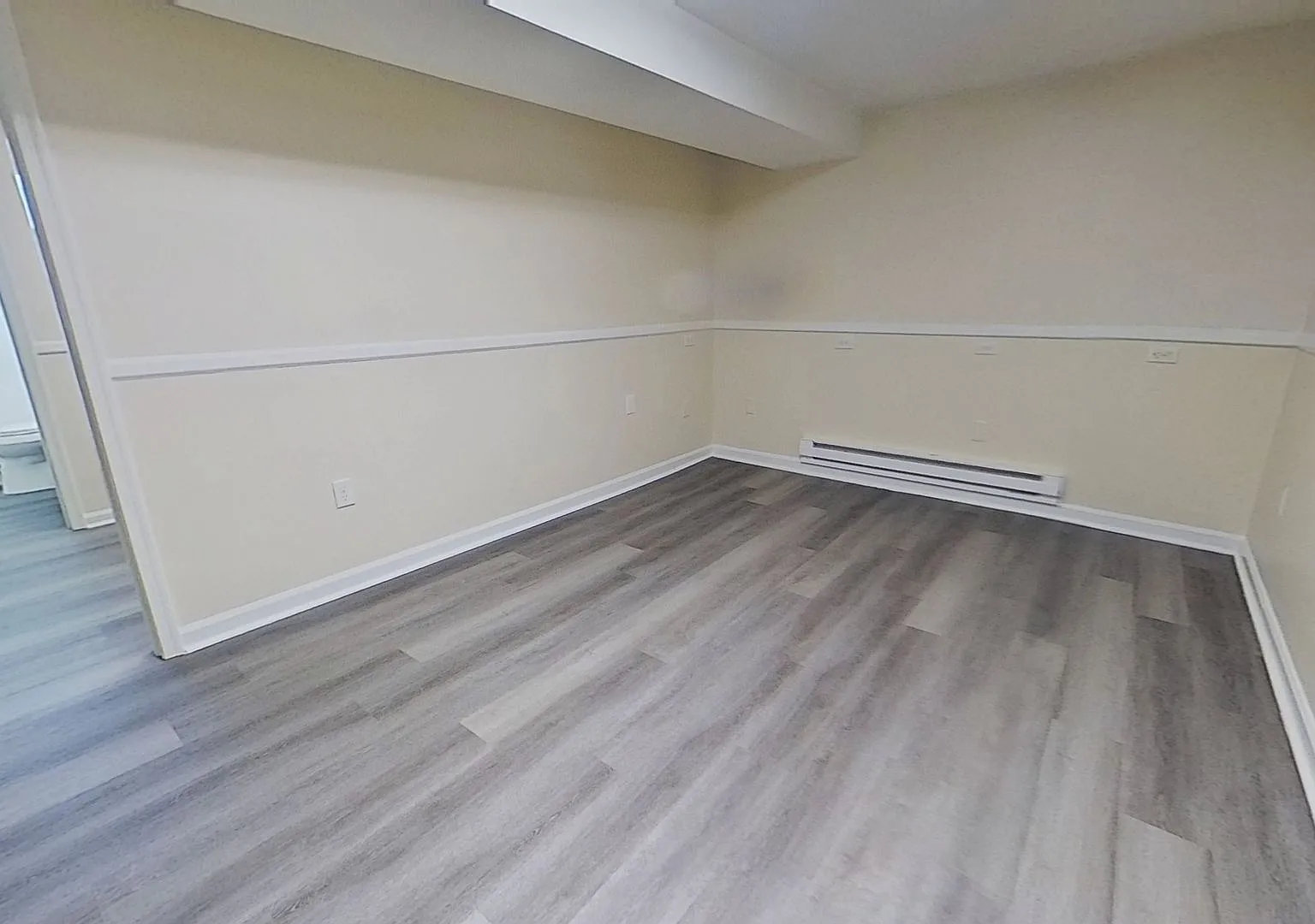 New Renovated One Bedroom Apartment — Photo 4