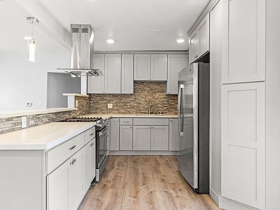 4th image of 9717 Thermal St