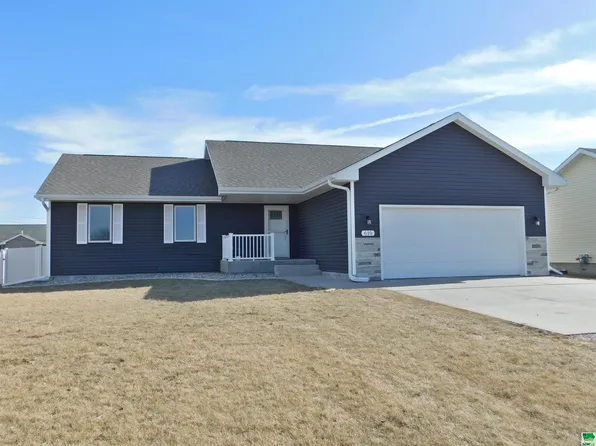 610 N 8th St, Dakota City, NE 68731