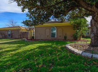 5024 Emerald Lake Dr, Fort Worth, TX 76103