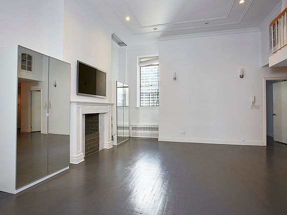 4th image of 32 W 40th St APT 12B