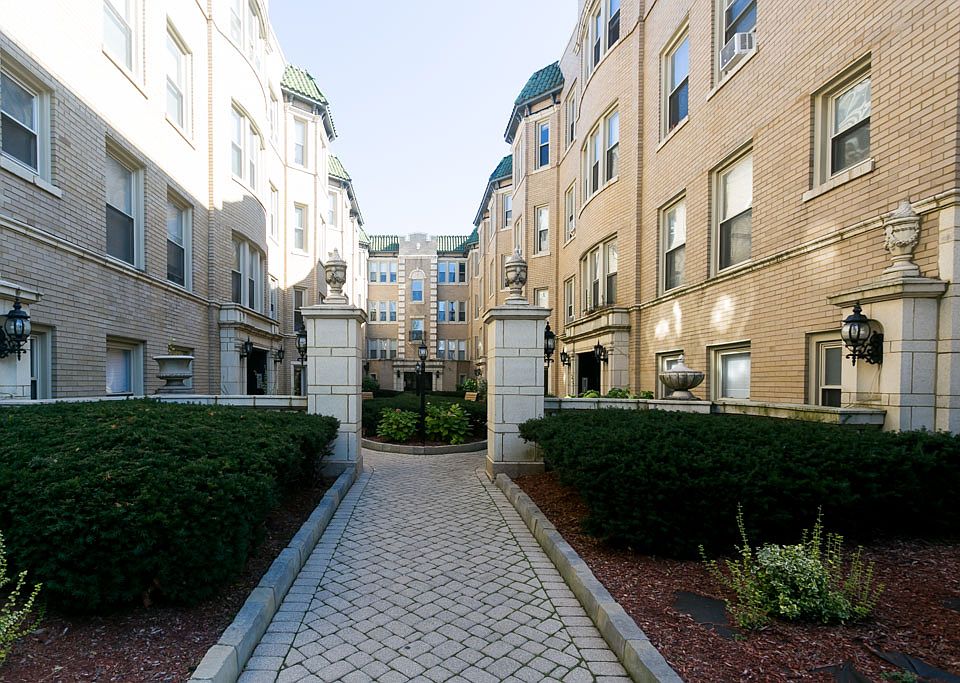 1st image of 4225 N Paulina St APT 3E