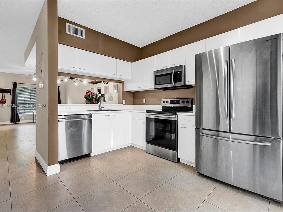 1st image of 3120 SW 49th St #118