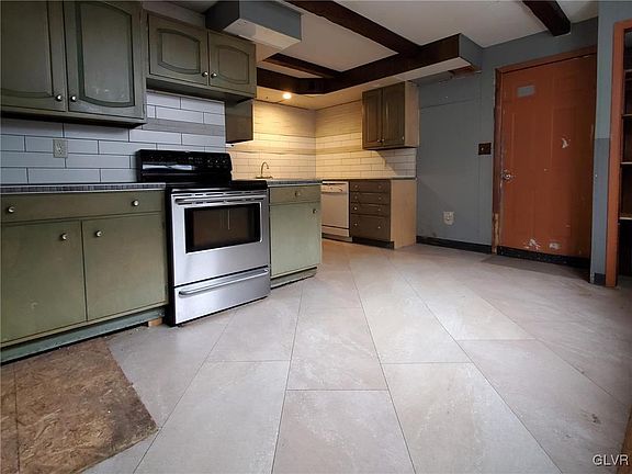 3rd image of 205 Schuylkill Ave