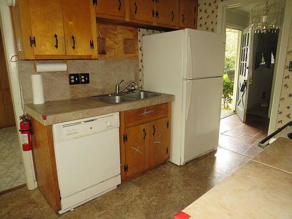 5th image of 3514 Jamaica Drive