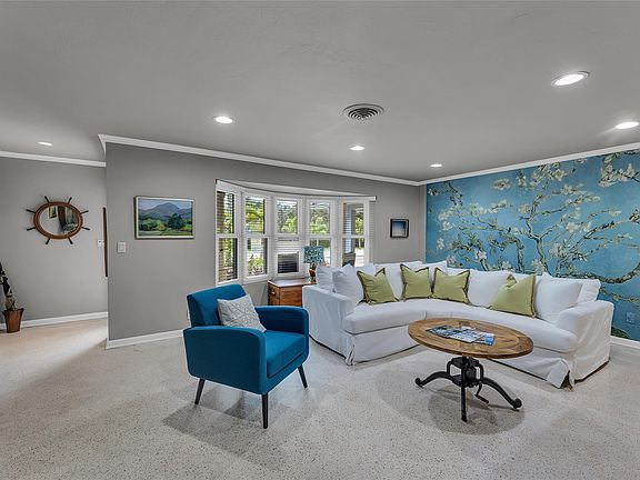 5th image of 2400 NE 5th Avenue