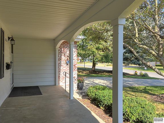 4th image of 1010 Hillcrest Dr