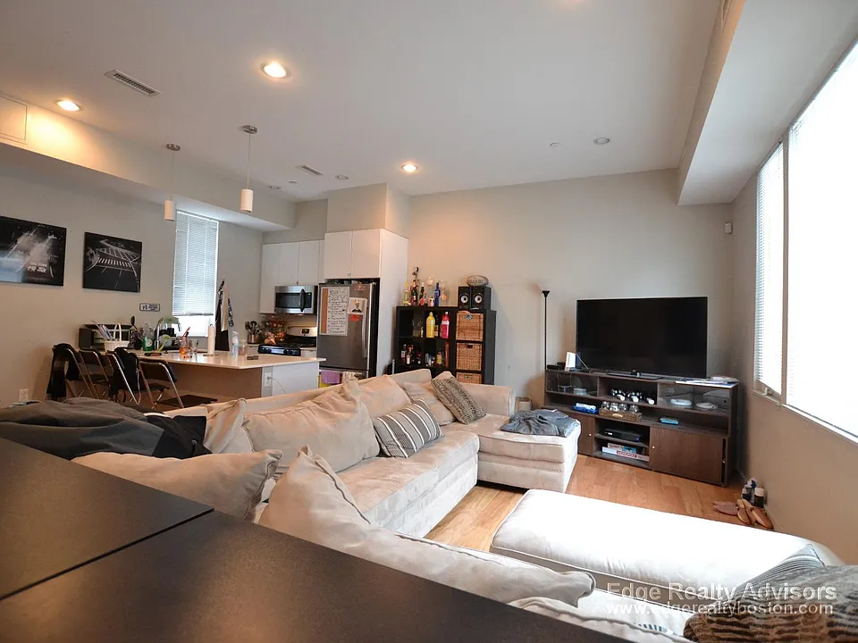 55 Glenville Ave