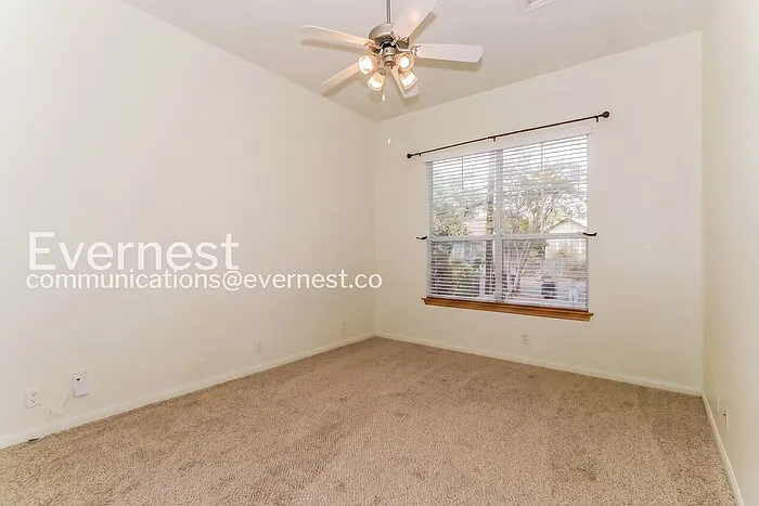709 W 35th St — Photo 12