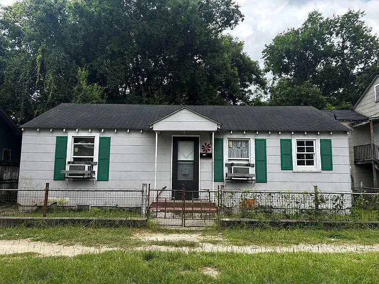 1134 Curtis St — Photo 1