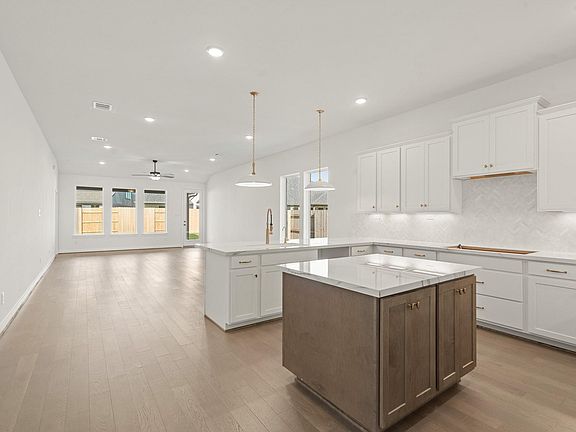 3rd image of 7411 Hemlock Crest Dr