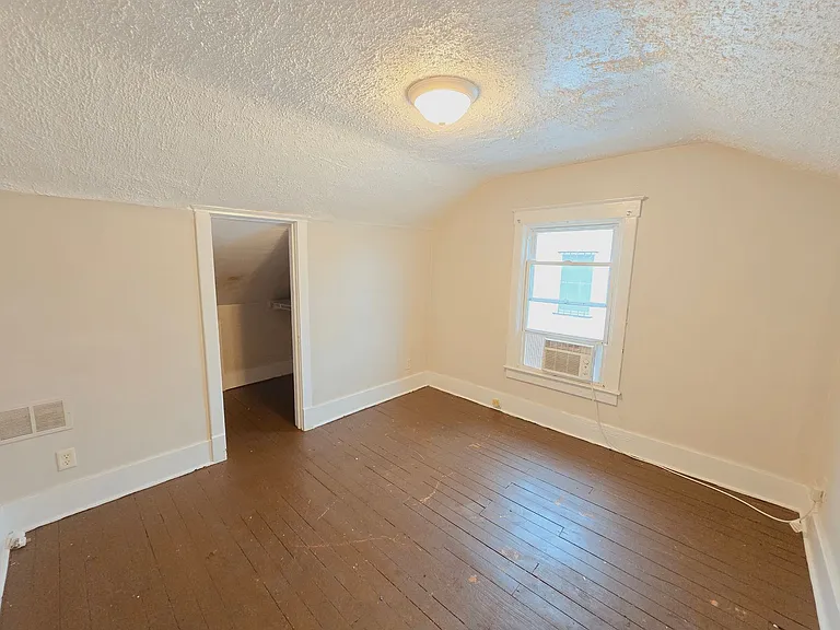 651 S 43rd St — Photo 3