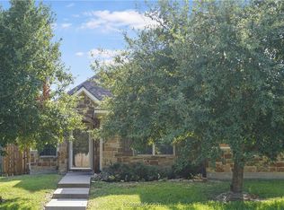 2037 Autumn Lake Dr, Bryan, TX 77807