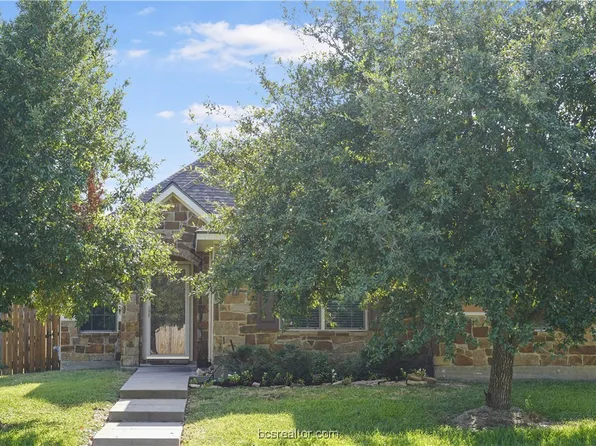 2037 Autumn Lake Dr, Bryan, TX 77807