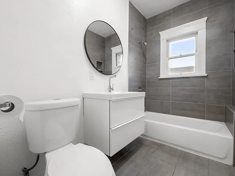 2422 Sichel St — Photo 12