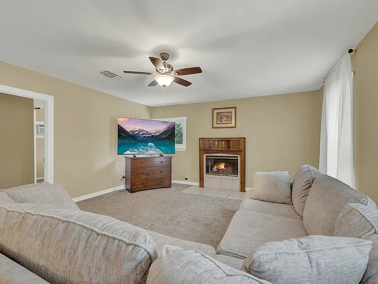 208 Reimer Ave — Photo 11