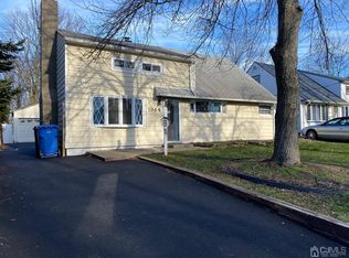 1064 Woodruff St, Iselin, NJ 08830