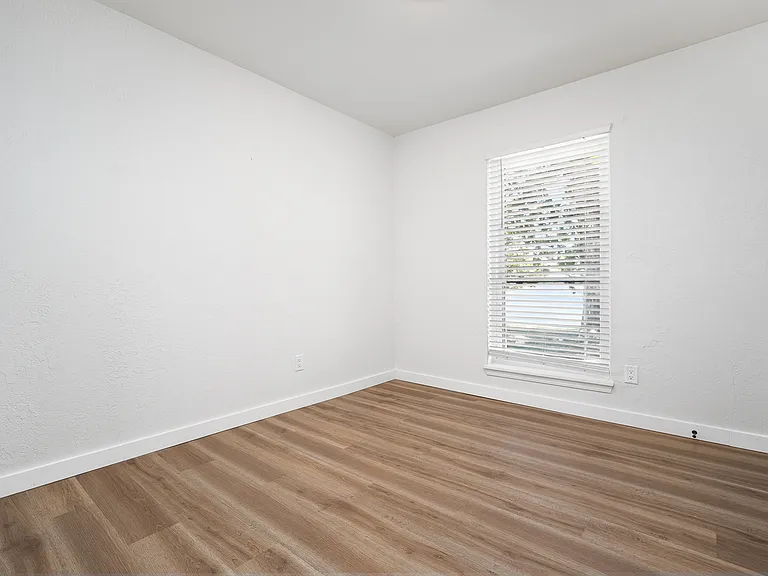 630 S Heights Dr — Photo 10