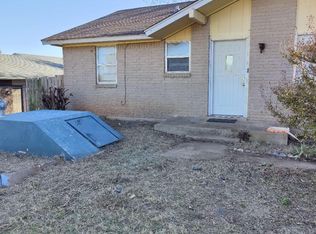 1004 NW 24th St, Moore, OK 73160