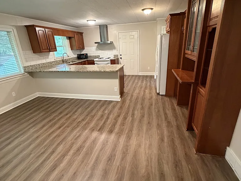 2506 Dana Dr — Photo 3