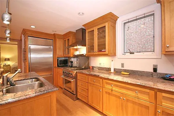 253 Bunker Hill St — Photo 5