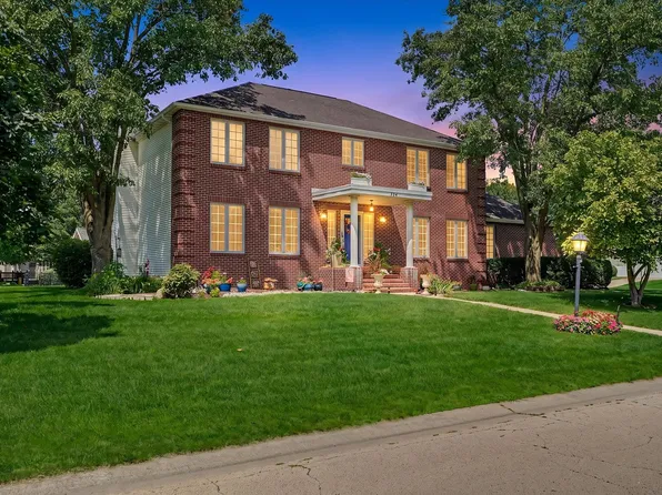 324 N Chaucer Blvd, Monticello, IL 61856