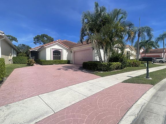 2nd image of 10388 Lexington Circle S