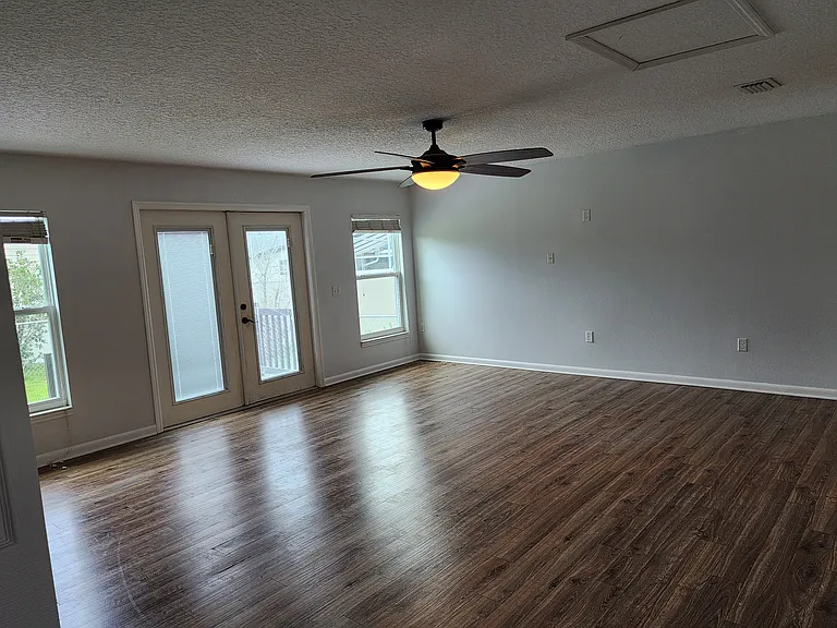 8 Poinsettia Dr — Photo 11