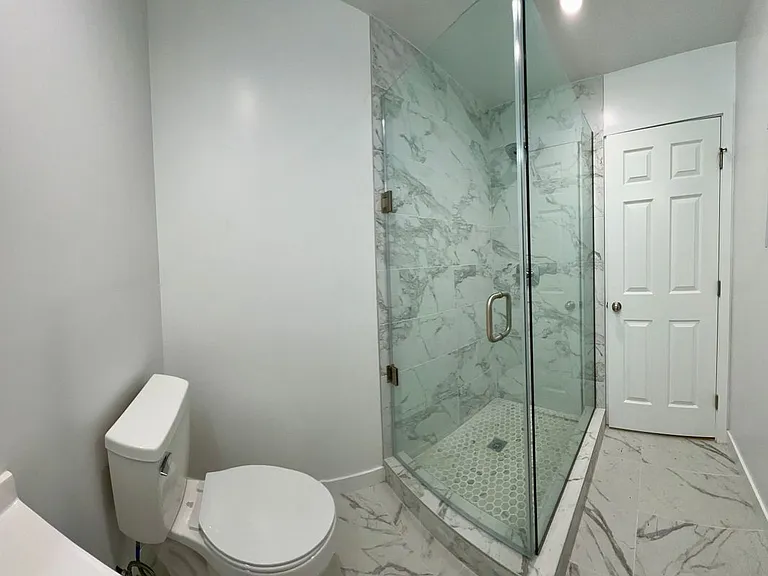 18654 Runnymede St #1/2 — Photo 9