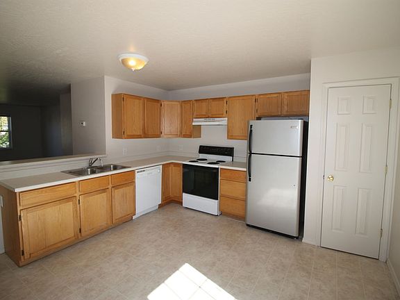 4th image of 1545 Cooley St APT L