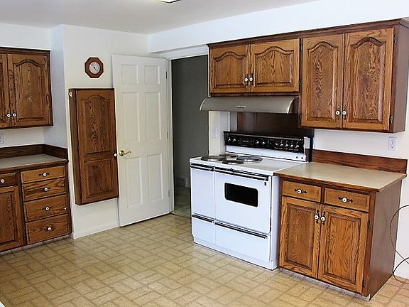 Kitchen - facing northeast