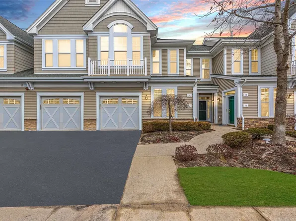 52 Symphony Drive #52, Lake Grove, NY 11755