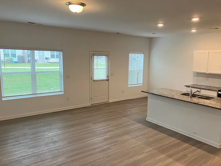 1144 Lossie Way — Photo 3