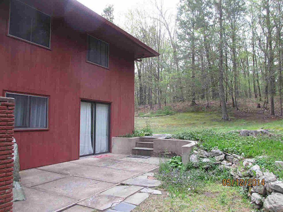 2nd image of 16 Rabbit Trail Rd
