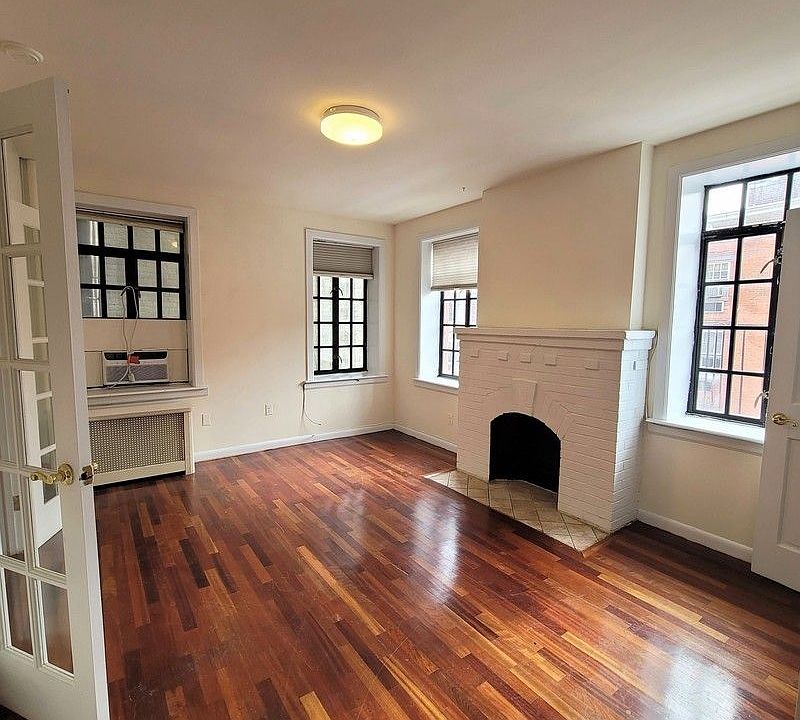 1st image of 233 W 4th St APT 5