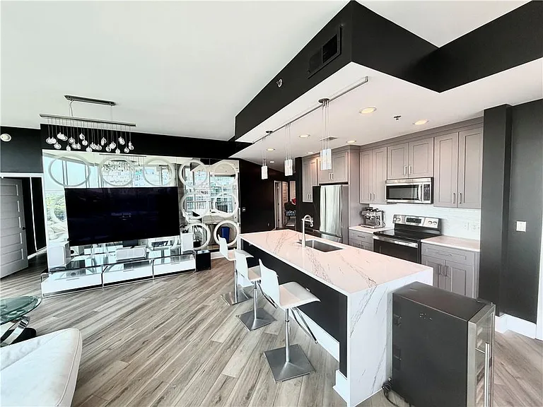 1080 Peachtree St NE #2110 — Photo 22