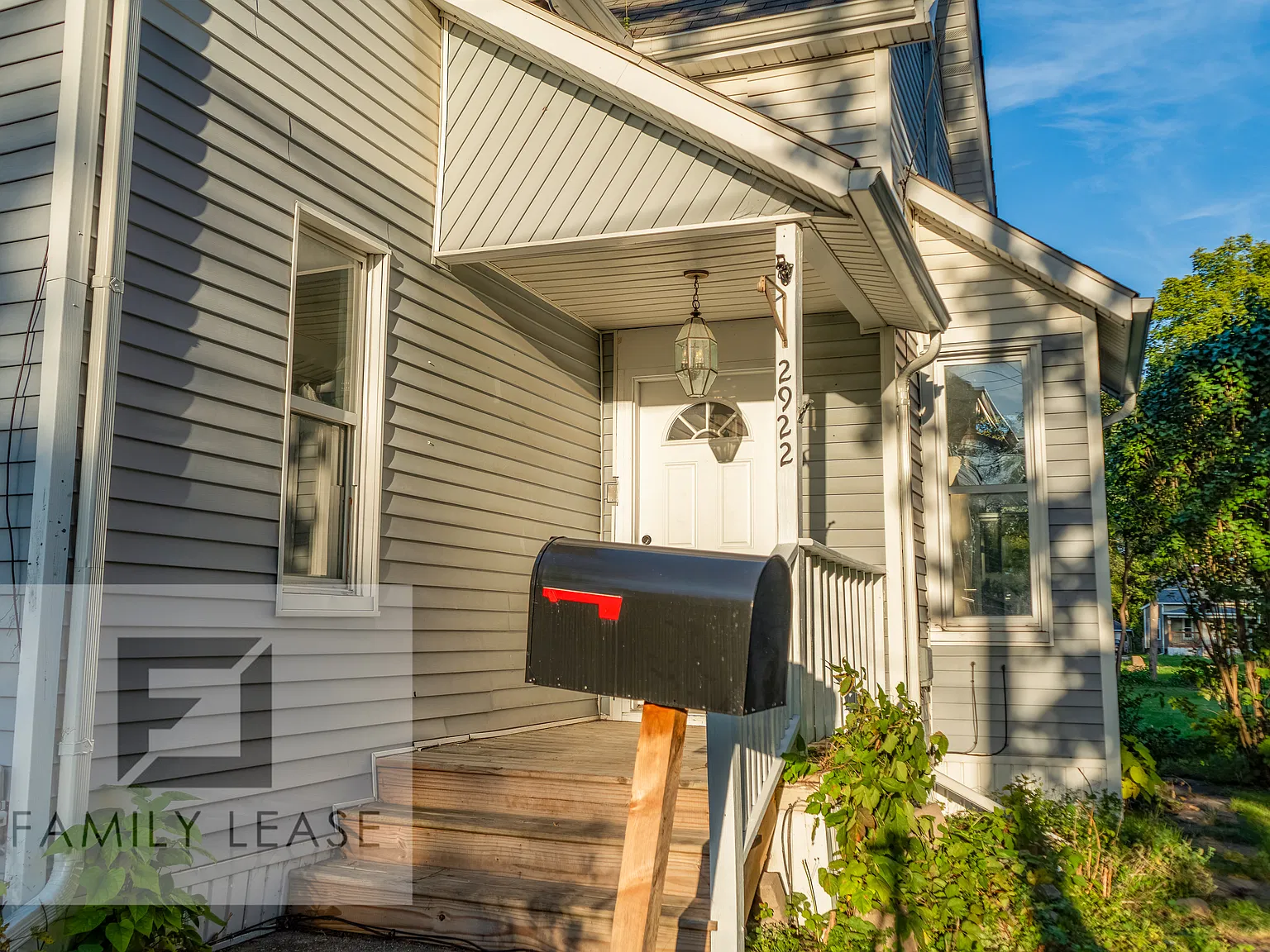 3 bed, 1.5 bath, 1301 sqft, $1,095 — Photo 3