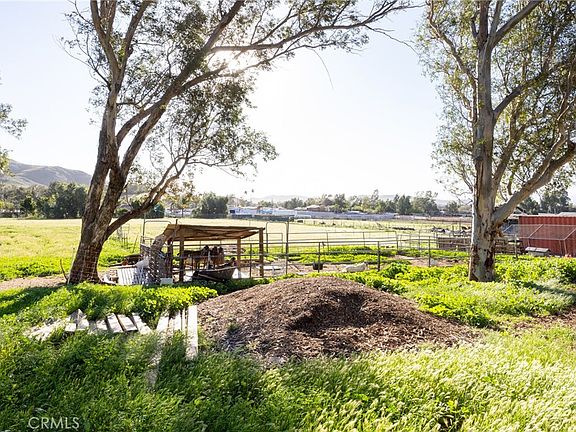 3rd image of 3490 Lindsay St