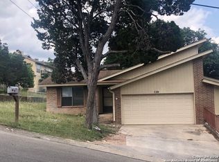 15 Moss Rock Dr, New Braunfels, TX 78130