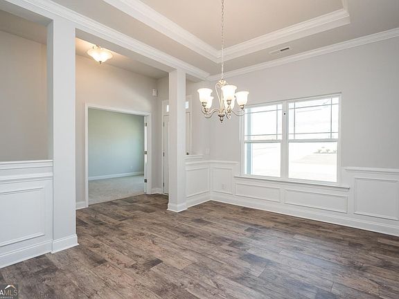 3rd image of 885 Eagle Heights Dr