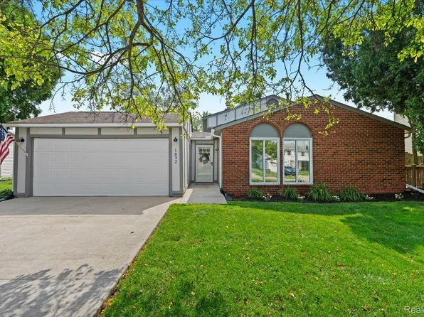 1632 Windingway Dr, Wixom, MI 48393