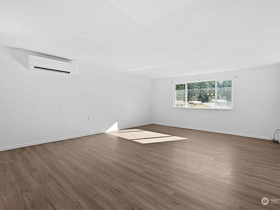 2nd image of 15202 18th Avenue Ct E