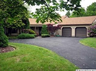7 Douglas Dr, Holmdel, NJ 07733